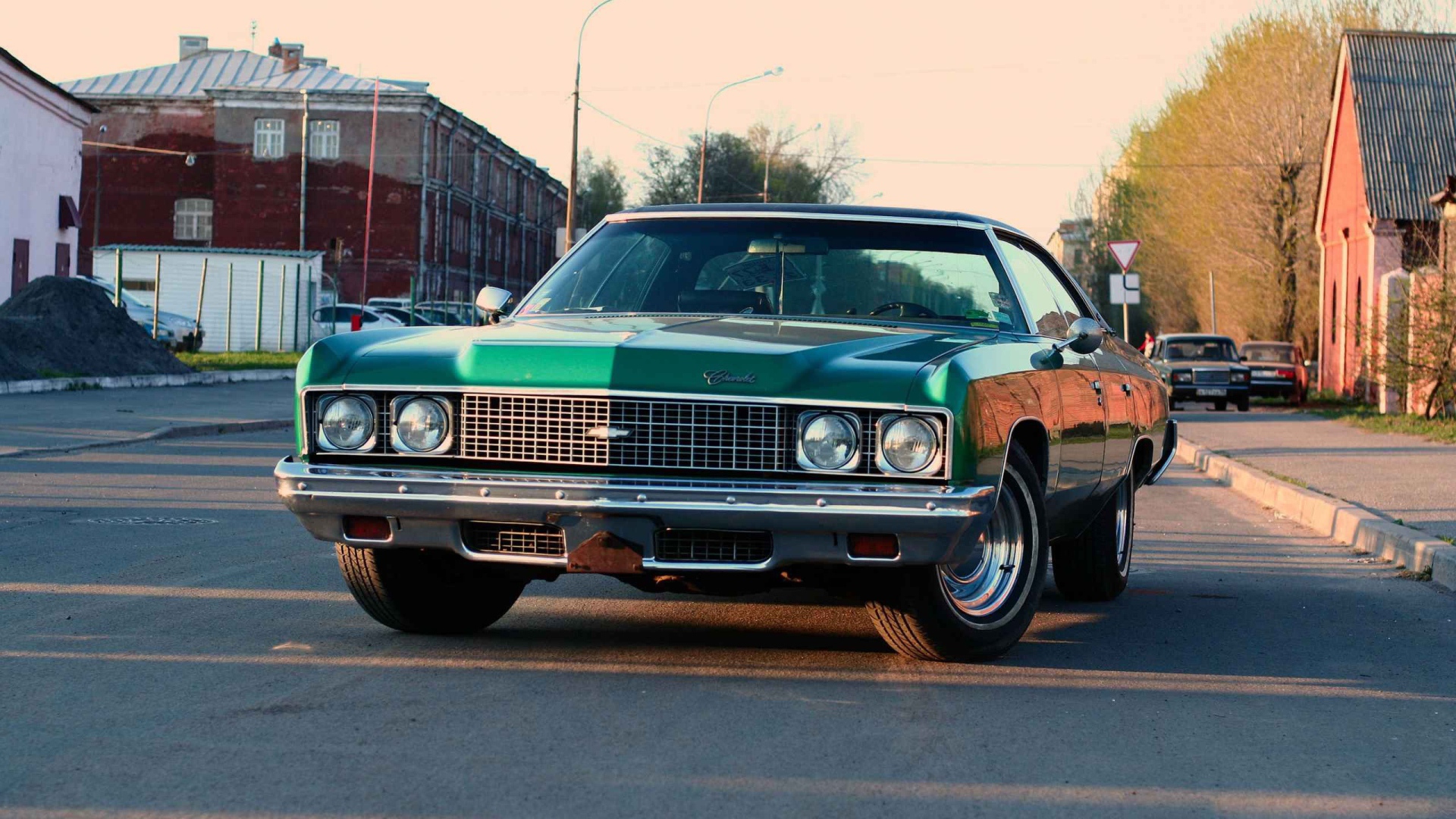 Зеленый ретро автомобиль Chevy