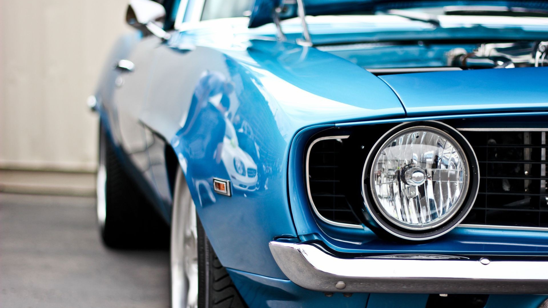 Фара голубого Chevrolet Camaro Z28