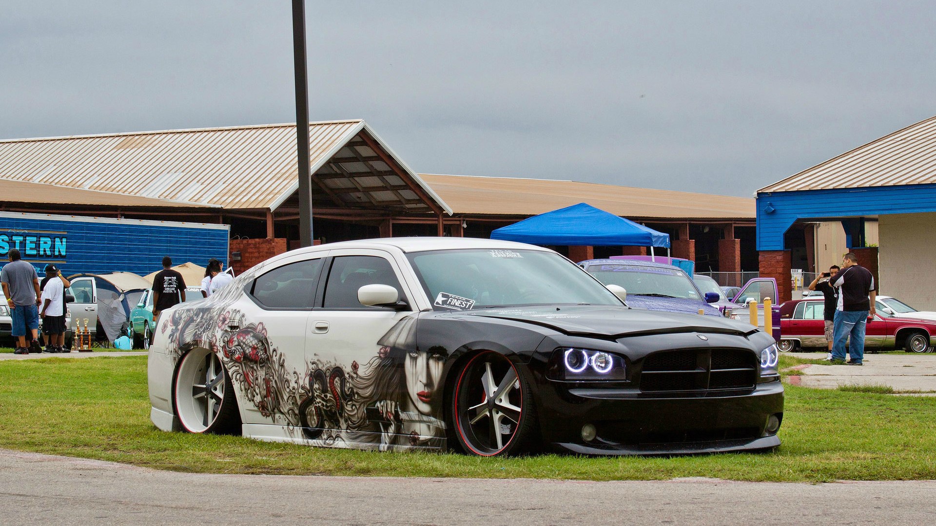 Рисунки на автомобиле Dodge Charger