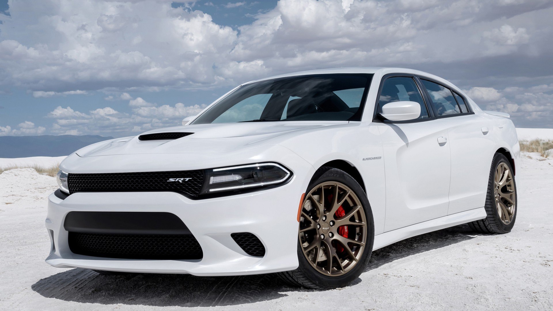 Современный автомобиль Dodge Charger SRT