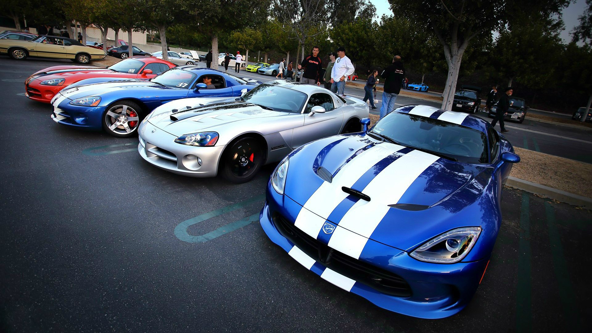 Великолепные автомобили Dodge Viper