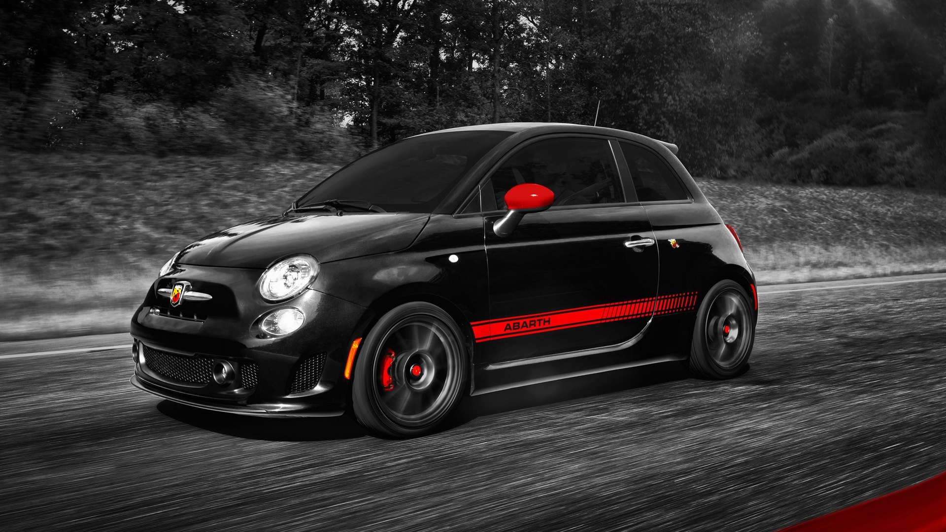 Черный Fiat 500 Abarth