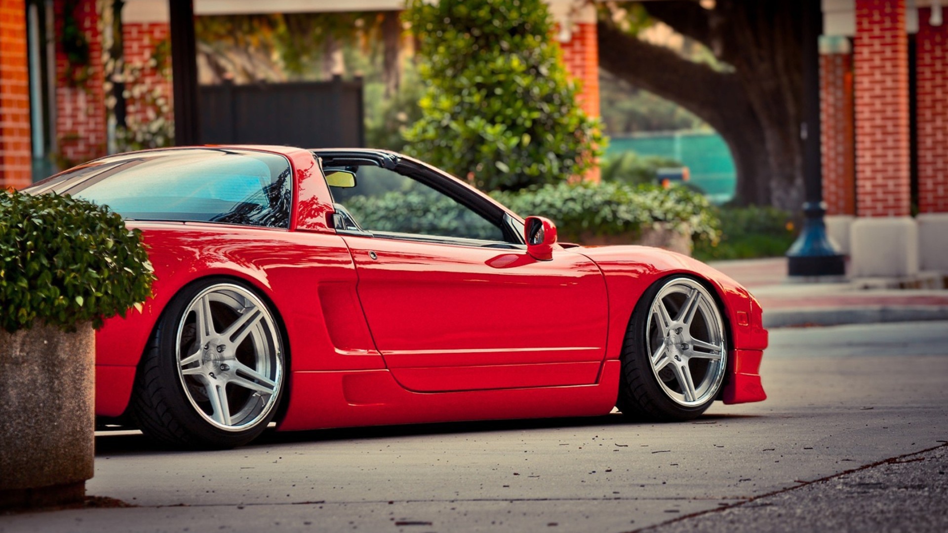 Красная Honda NSX