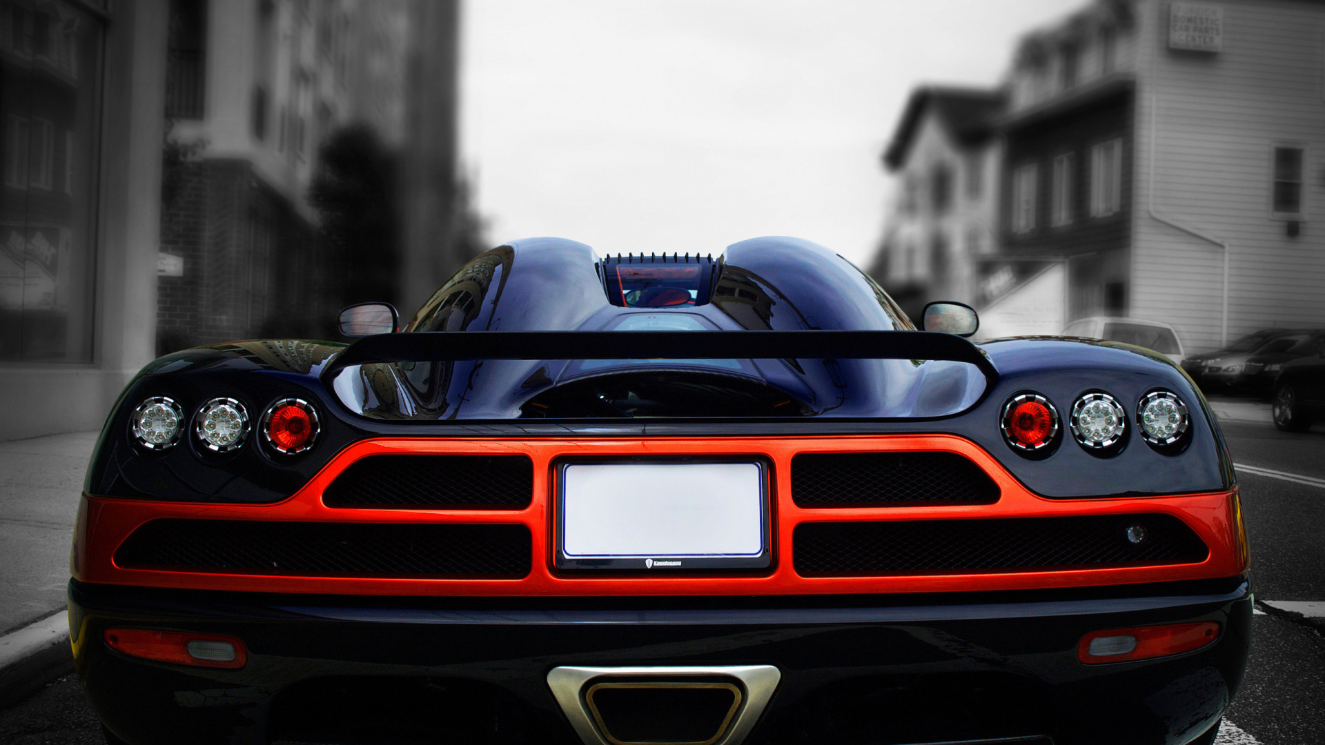 Вид сзади на суперкар Koenigsegg CCX