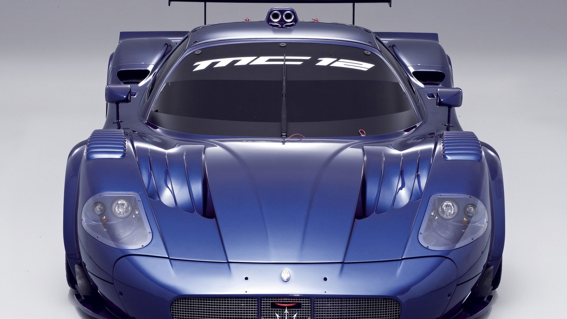 Голубой спортивный Maserati