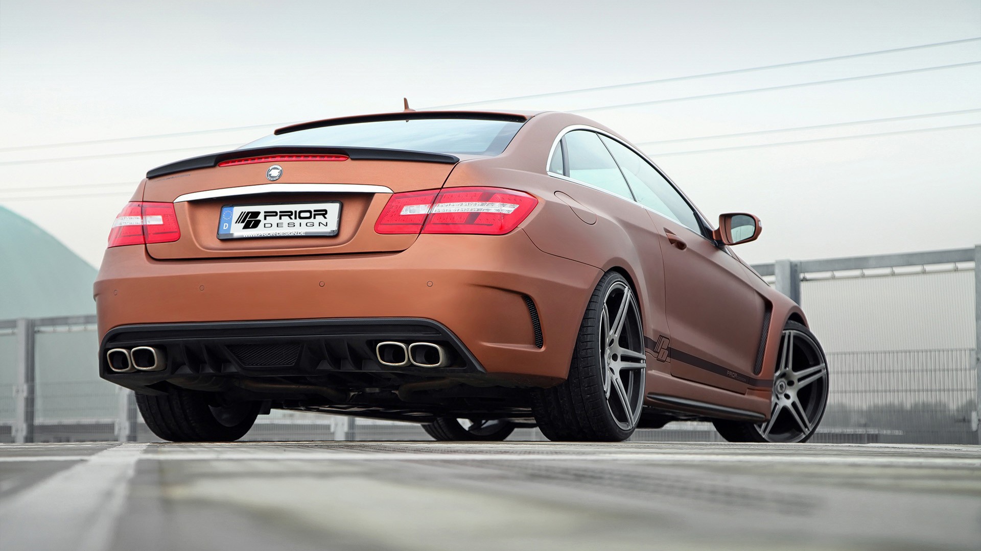 Коричневый Mercedes-Benz E-Class Coupe PD850 Black Edition