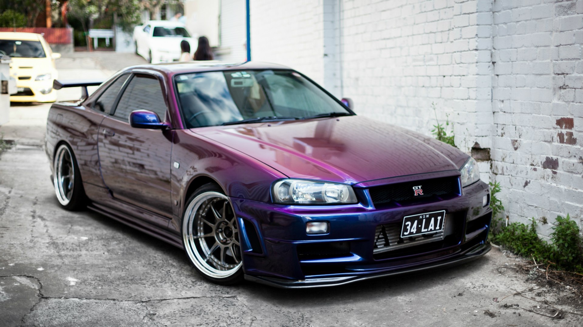 Фиолетовый Nissan Skyline GT-R