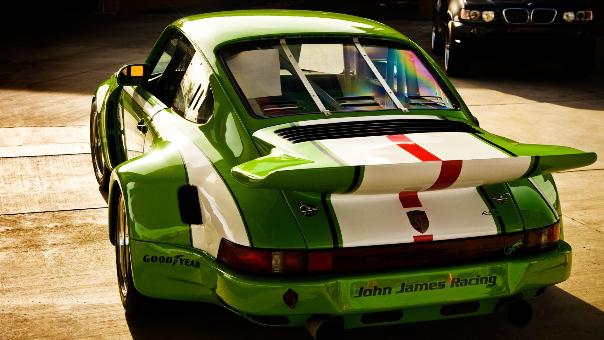 Автомобиль Porsche 911 для уличных гонок