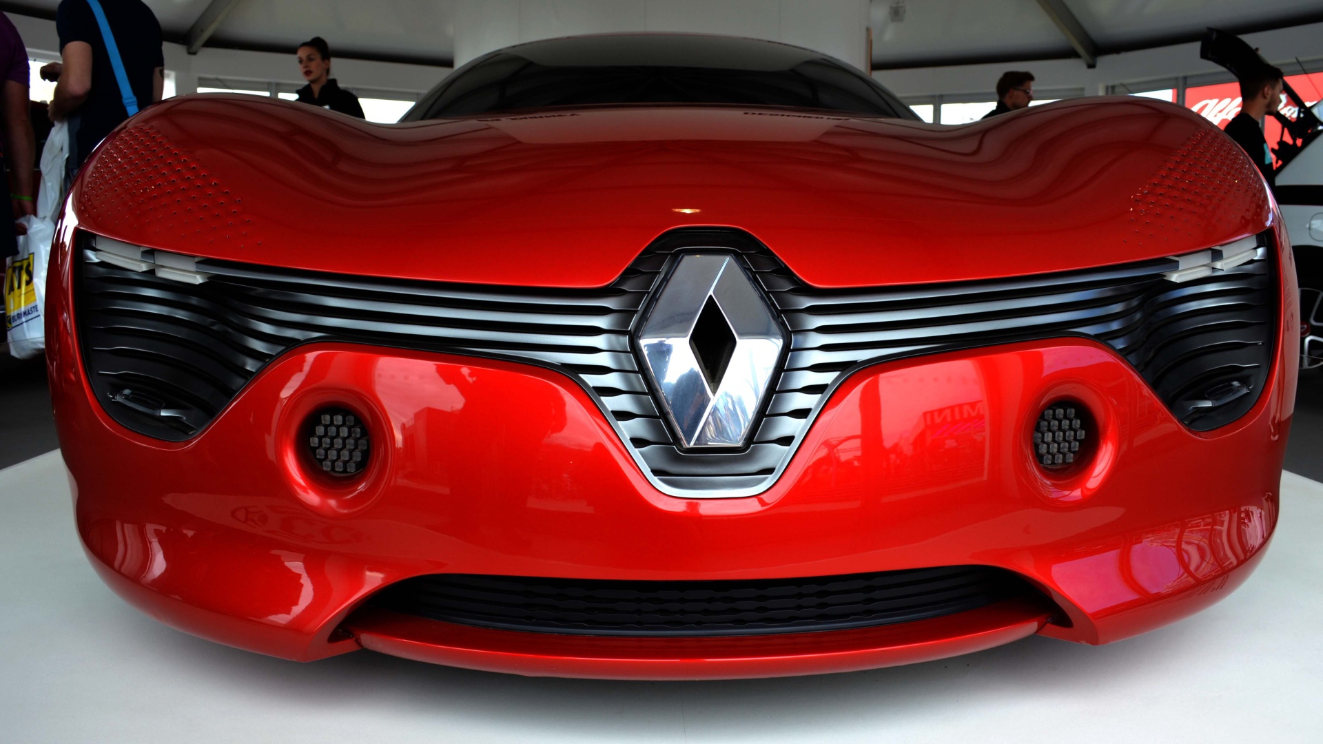 Прототип электроавтомобиля Renault DeZir