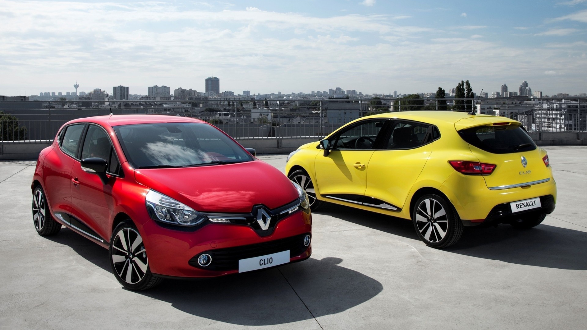 Красный и желтый Renault Clio 4