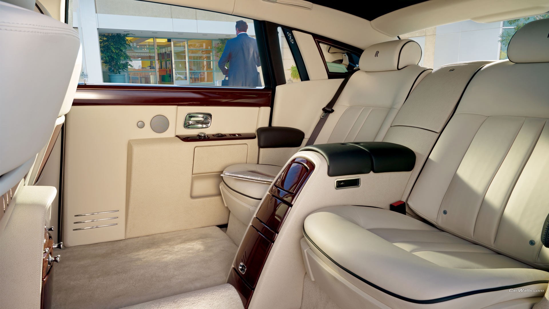 Белый кожаный салон Rolls-Royce Phantom