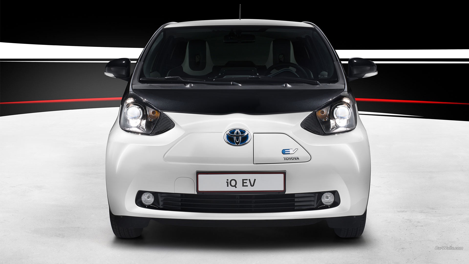 Электро автомобиль Toyota IQ