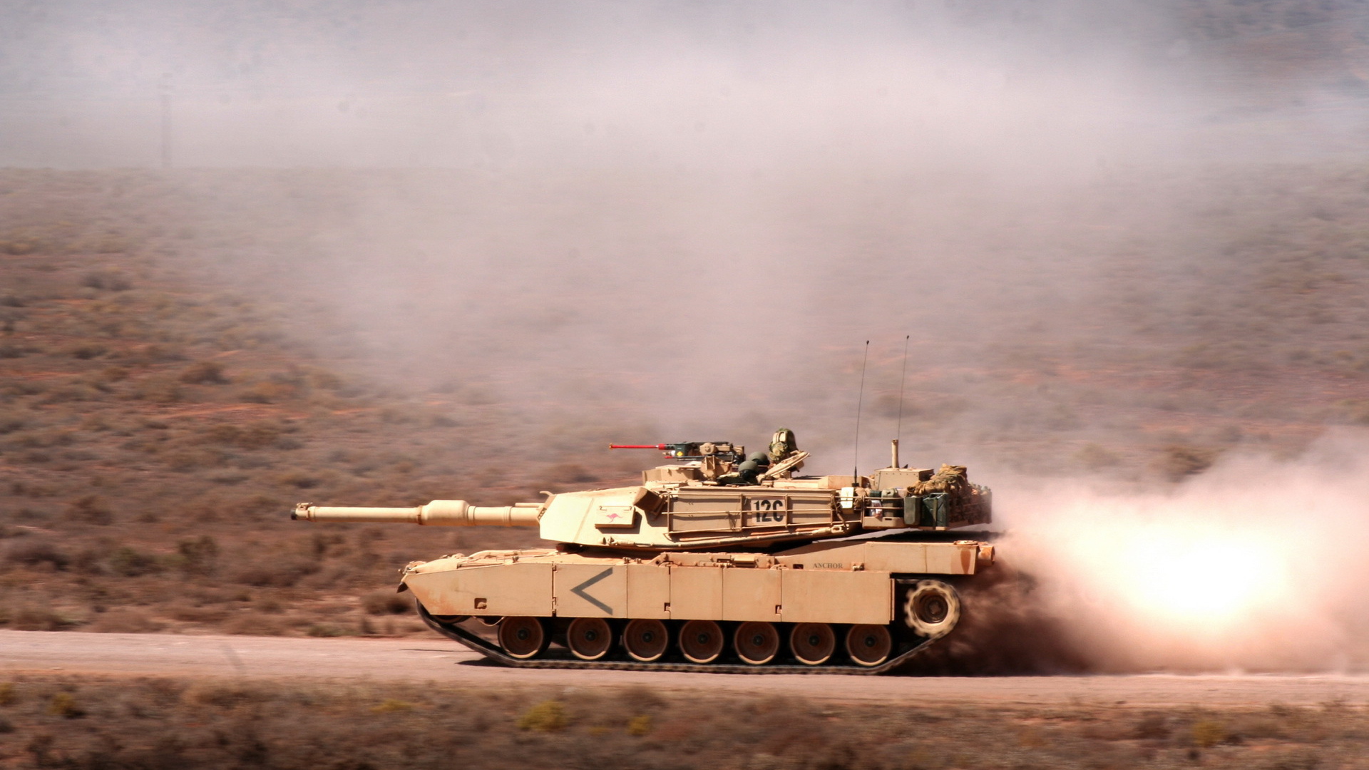 Танк абрамс на дороге