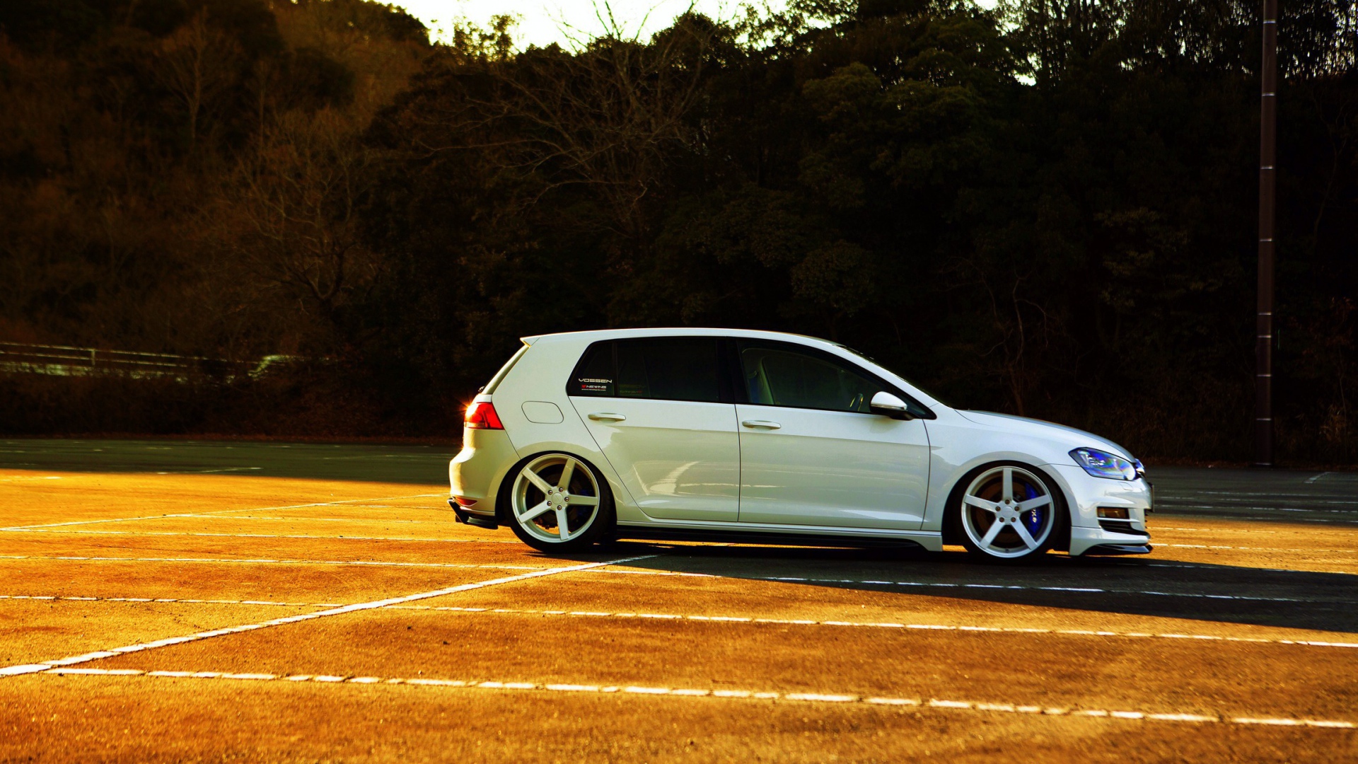 Белый Volkswagen golf 7
