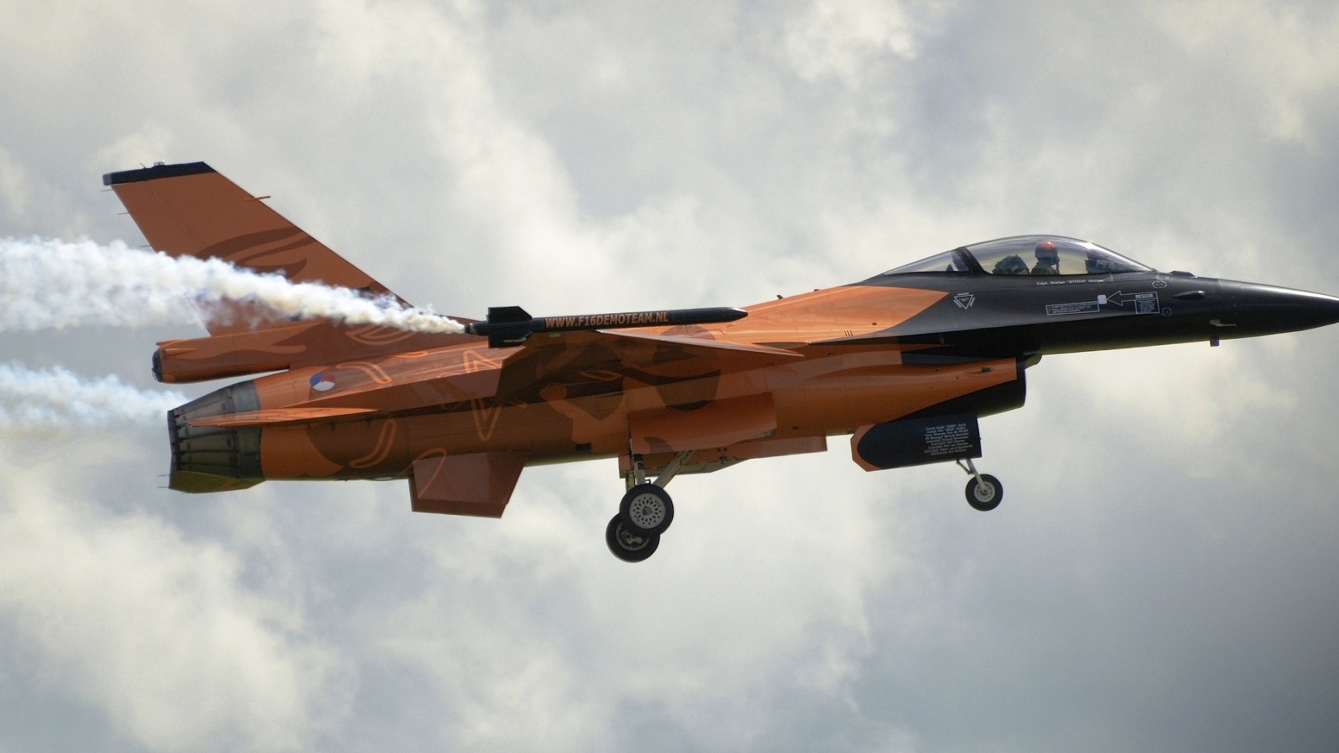 Истребитель королевских ВВС Нидерландов