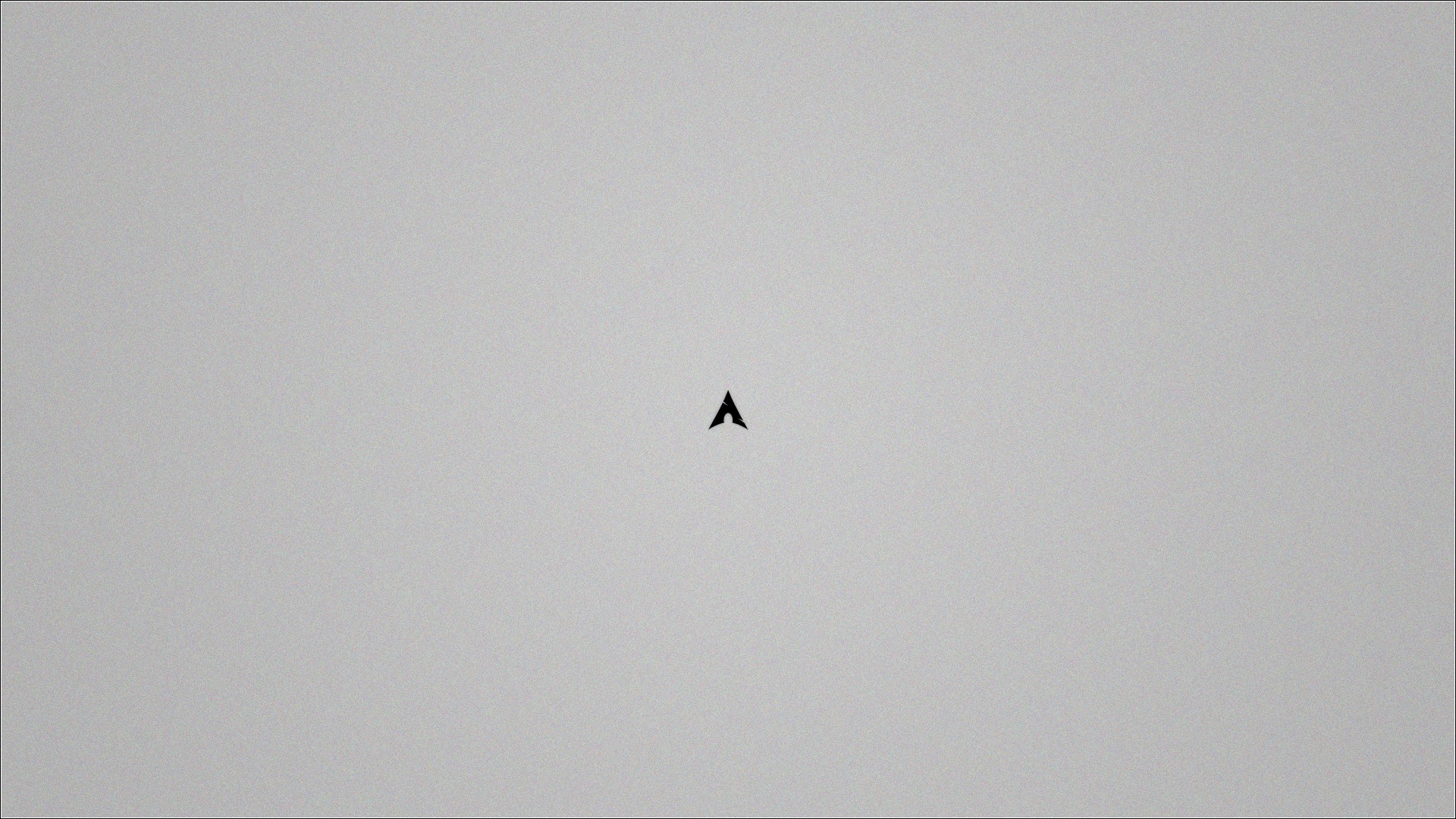 Маленький черный треугольник на сером фоне