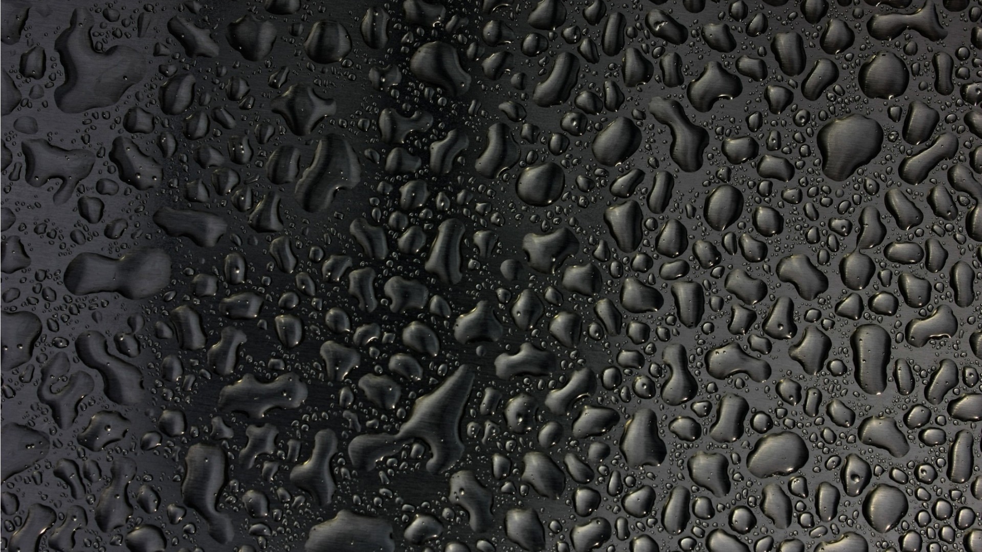 Капли конденсата, черный фон