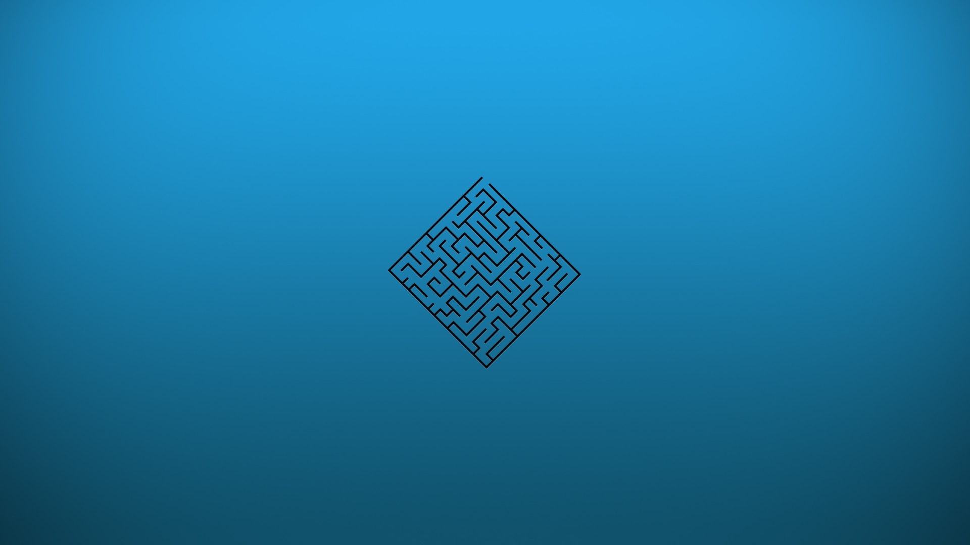 Лабиринт на голубом фоне