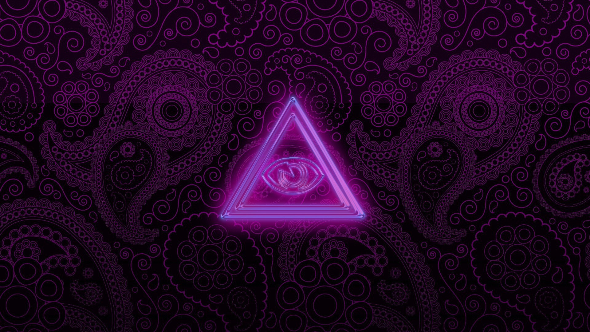 Треугольник на фиолетовом фоне