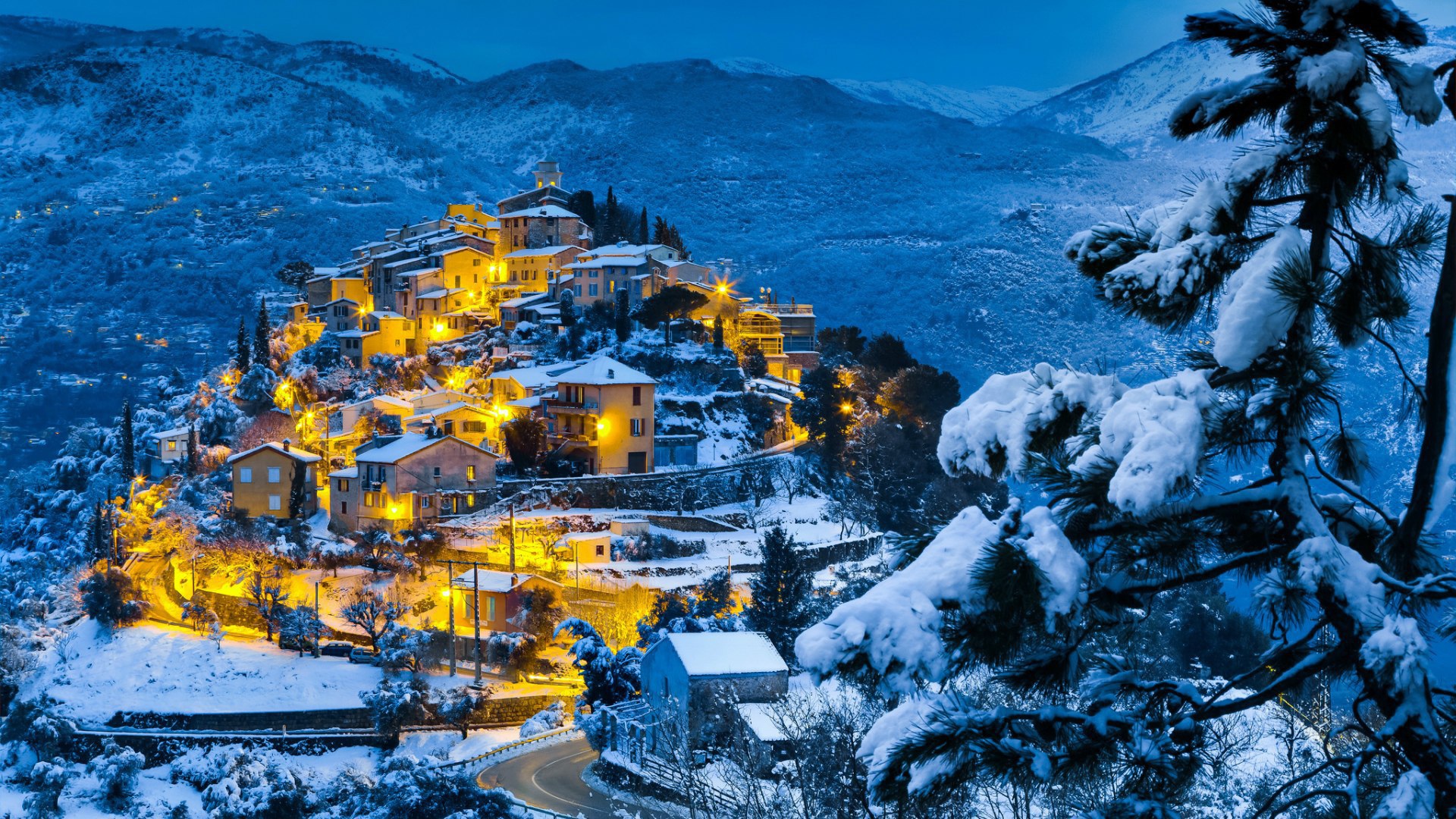 Европейский городок на холме