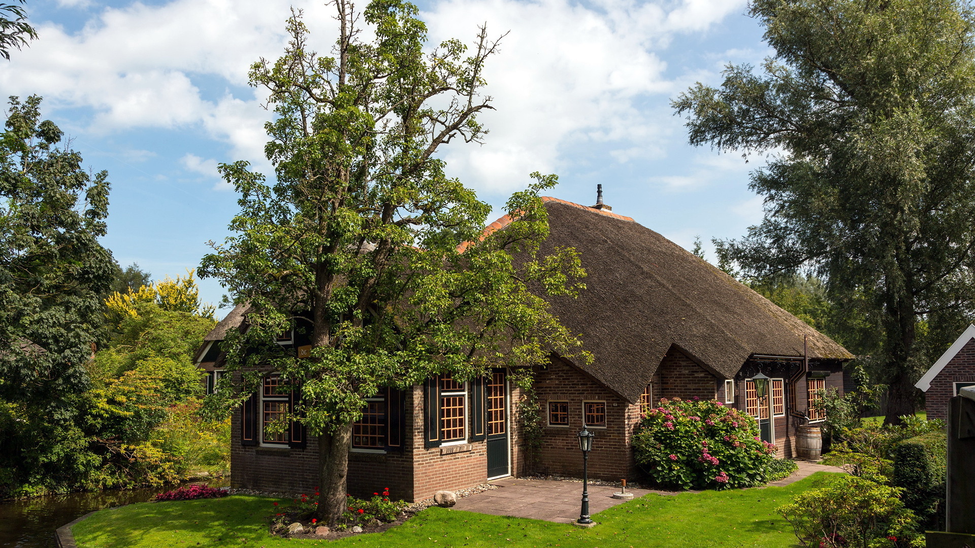 Дом с садом