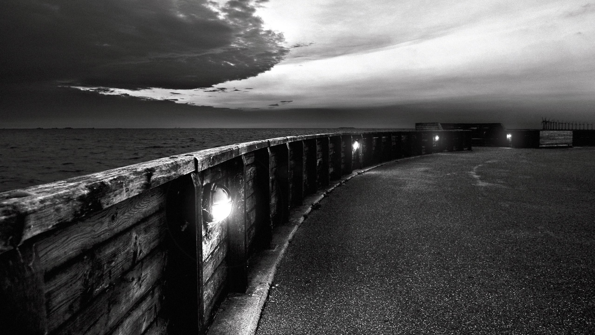 Ночные огни на набережной