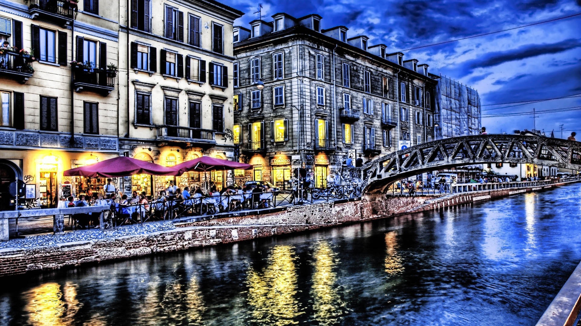 Набережная в старинном городе, фото HDR