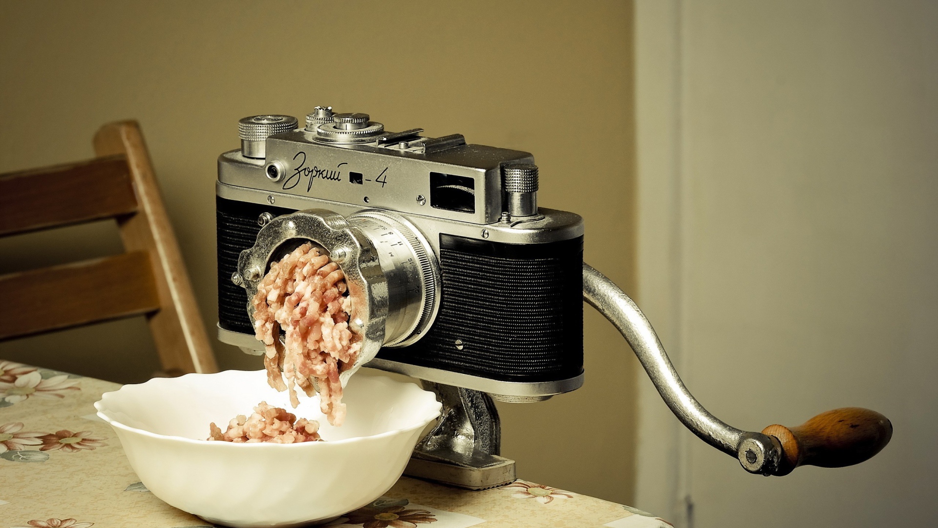 Креативная мясорубка из фотоаппарата