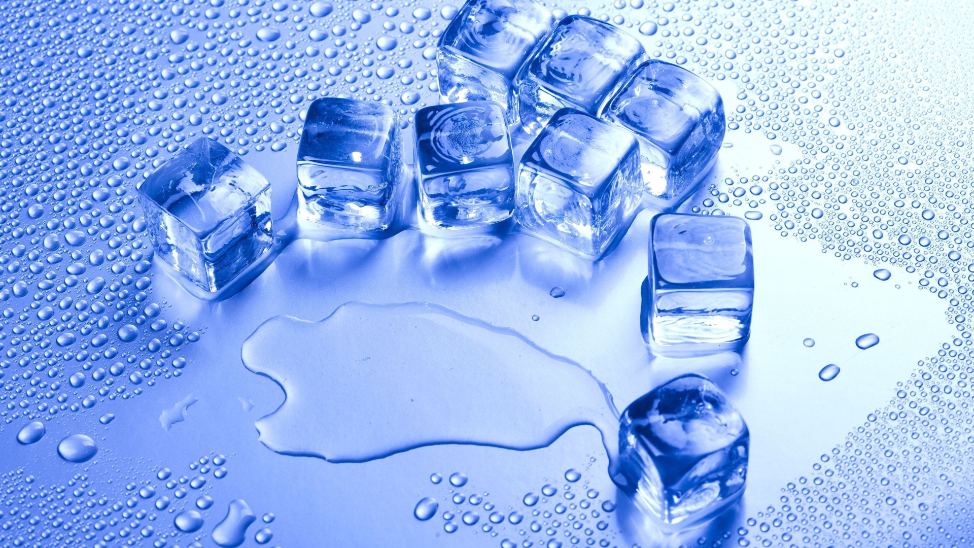 Подтаявшие кубики льда