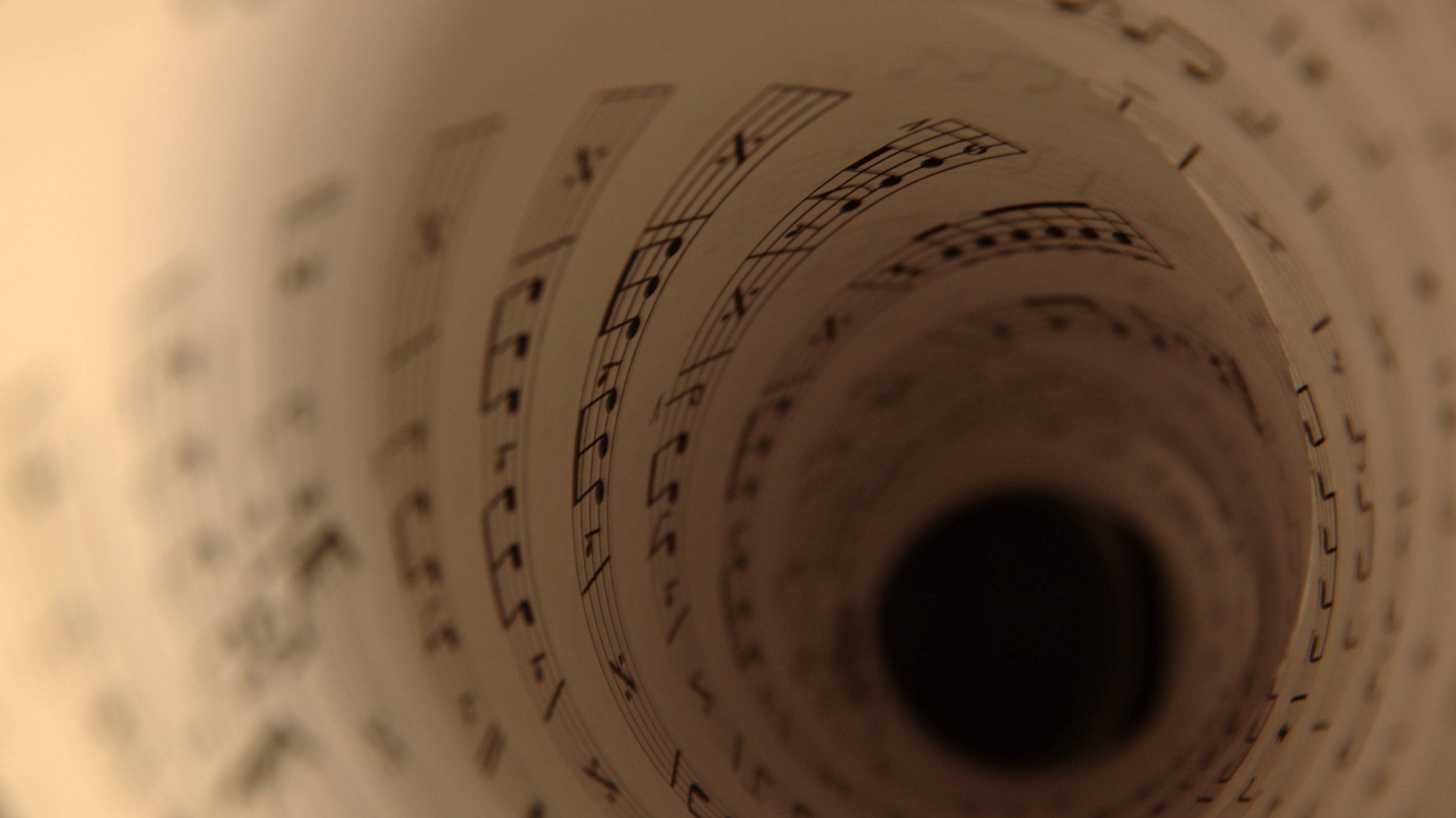 Ноты свернуты в трубку