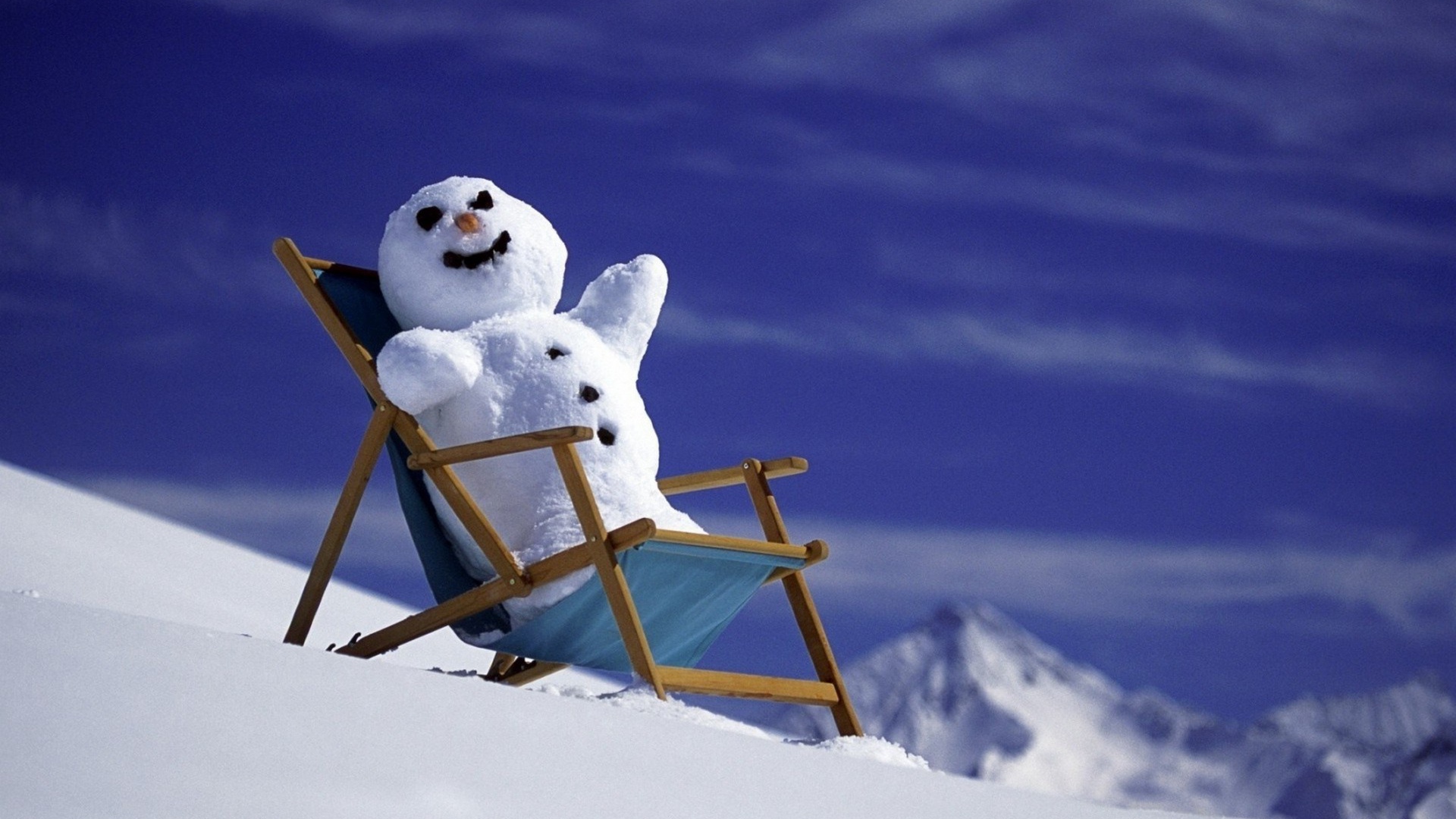 Снеговик на шезлонге