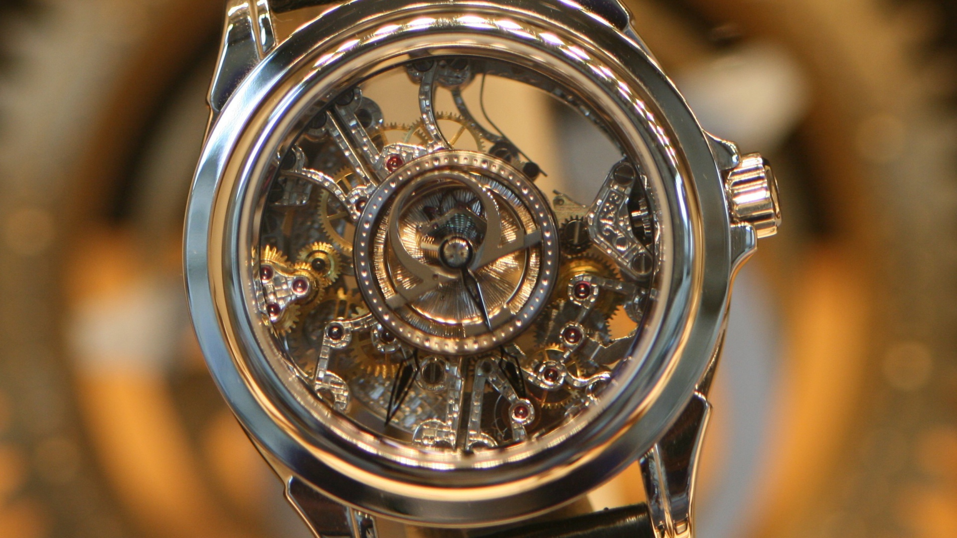 Прозрачный корпус дорогих часов