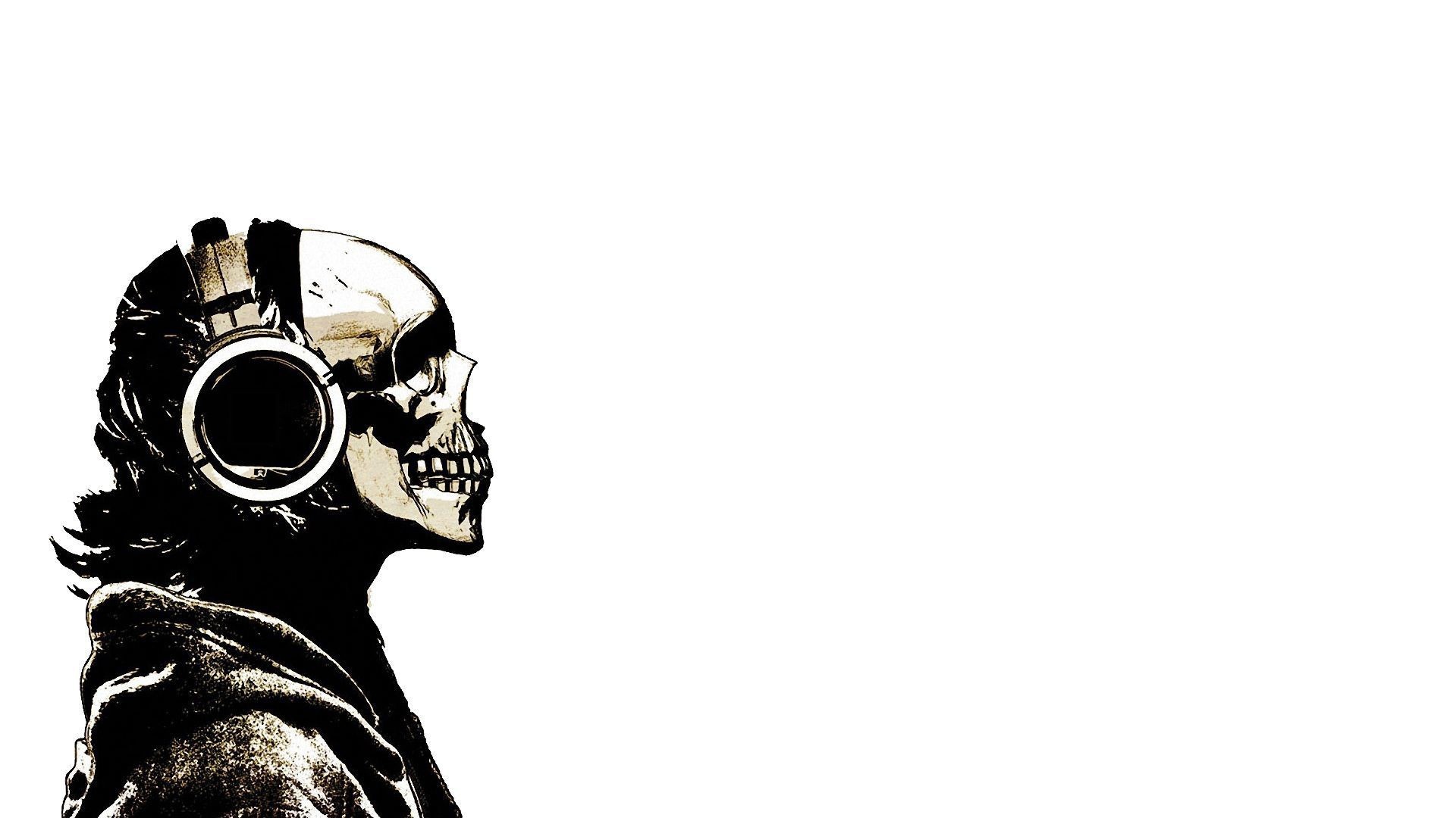 Лысый череп в наушниках