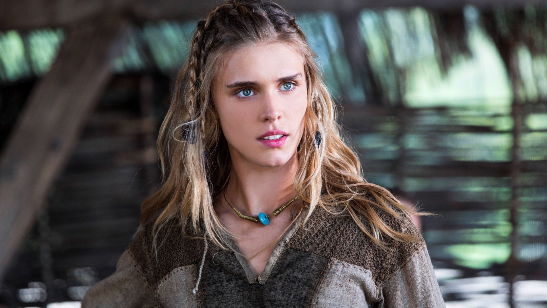 Девушка блондинка викинг