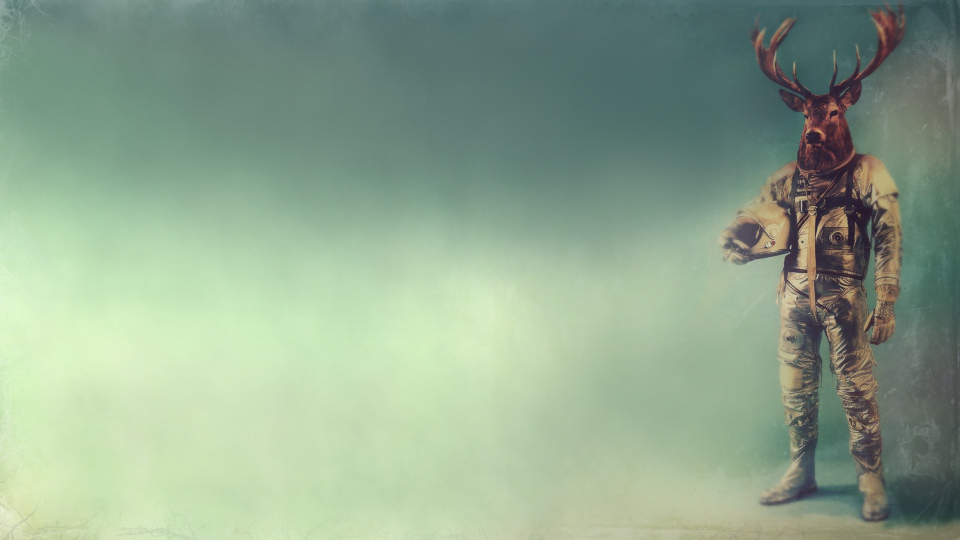 Олень в костюме космонавта