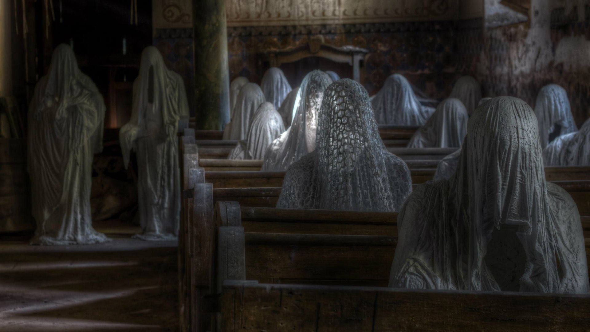 Призраки в церкви