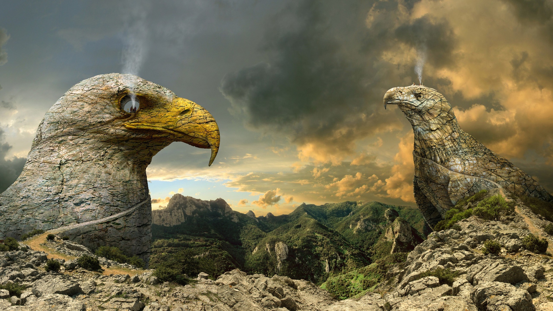 Статуи орлов из камня