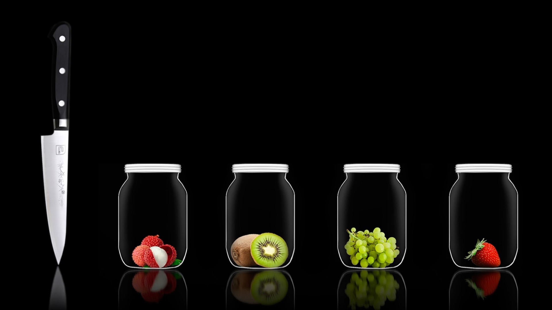 Нож и фрукты в банках