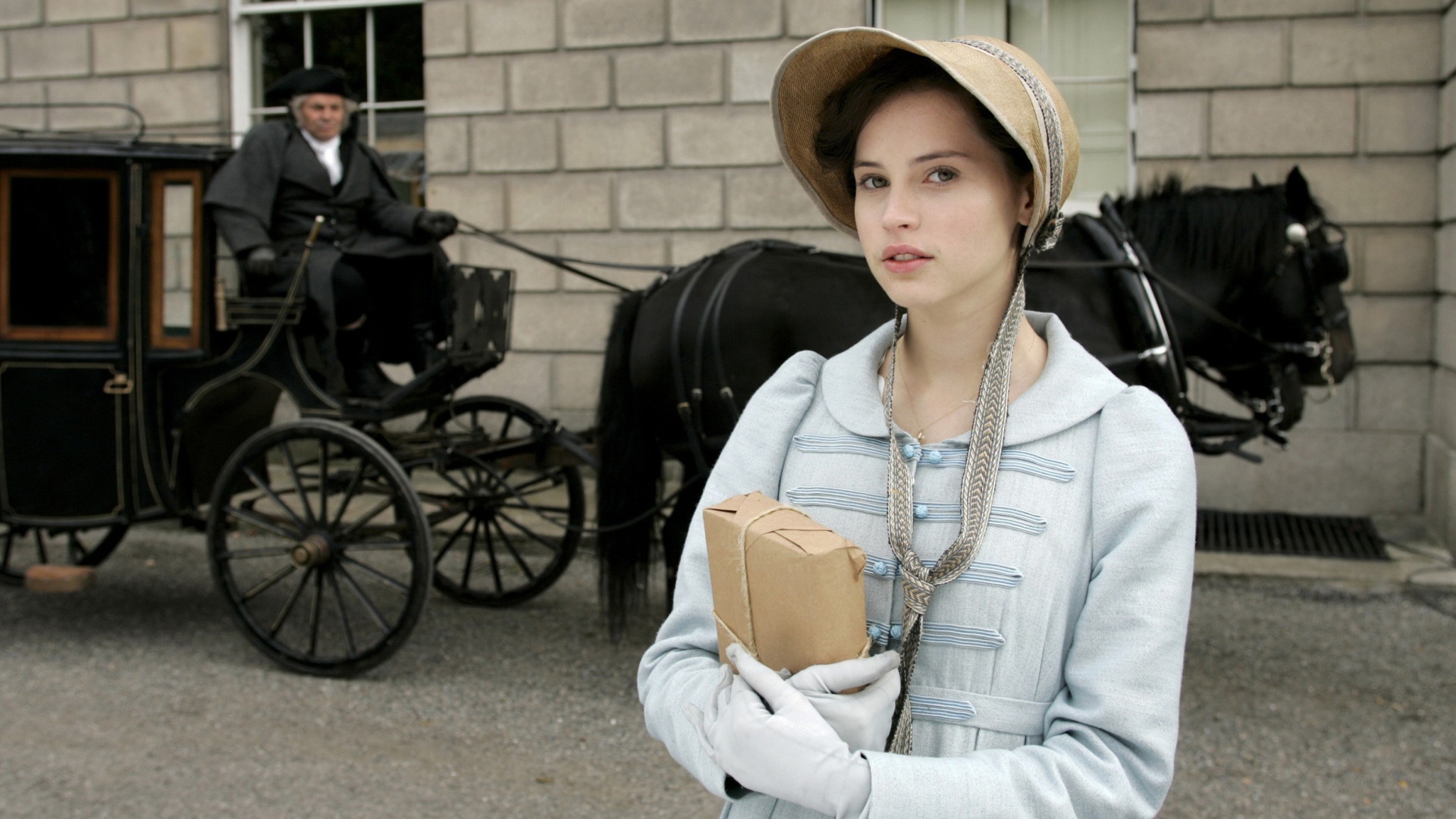 Актриса Фелисити Джонс в старинной одежде