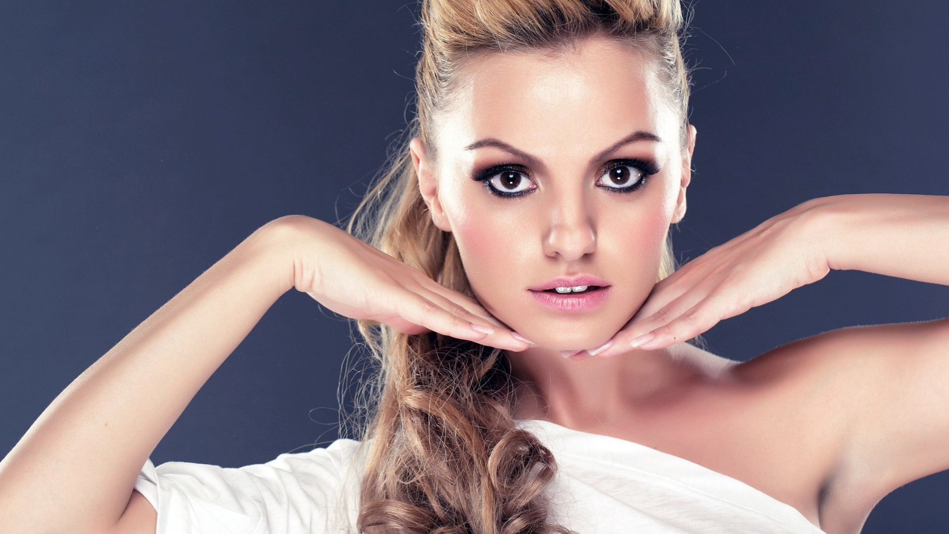 Красивая девушка Александра Стан