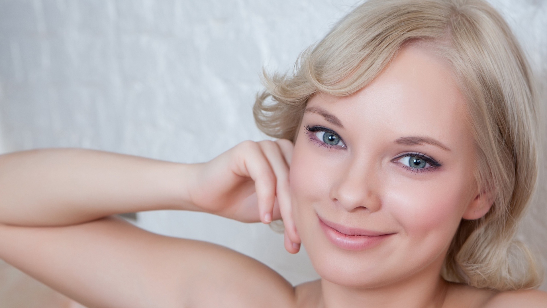 Блондинка модель Feeona A