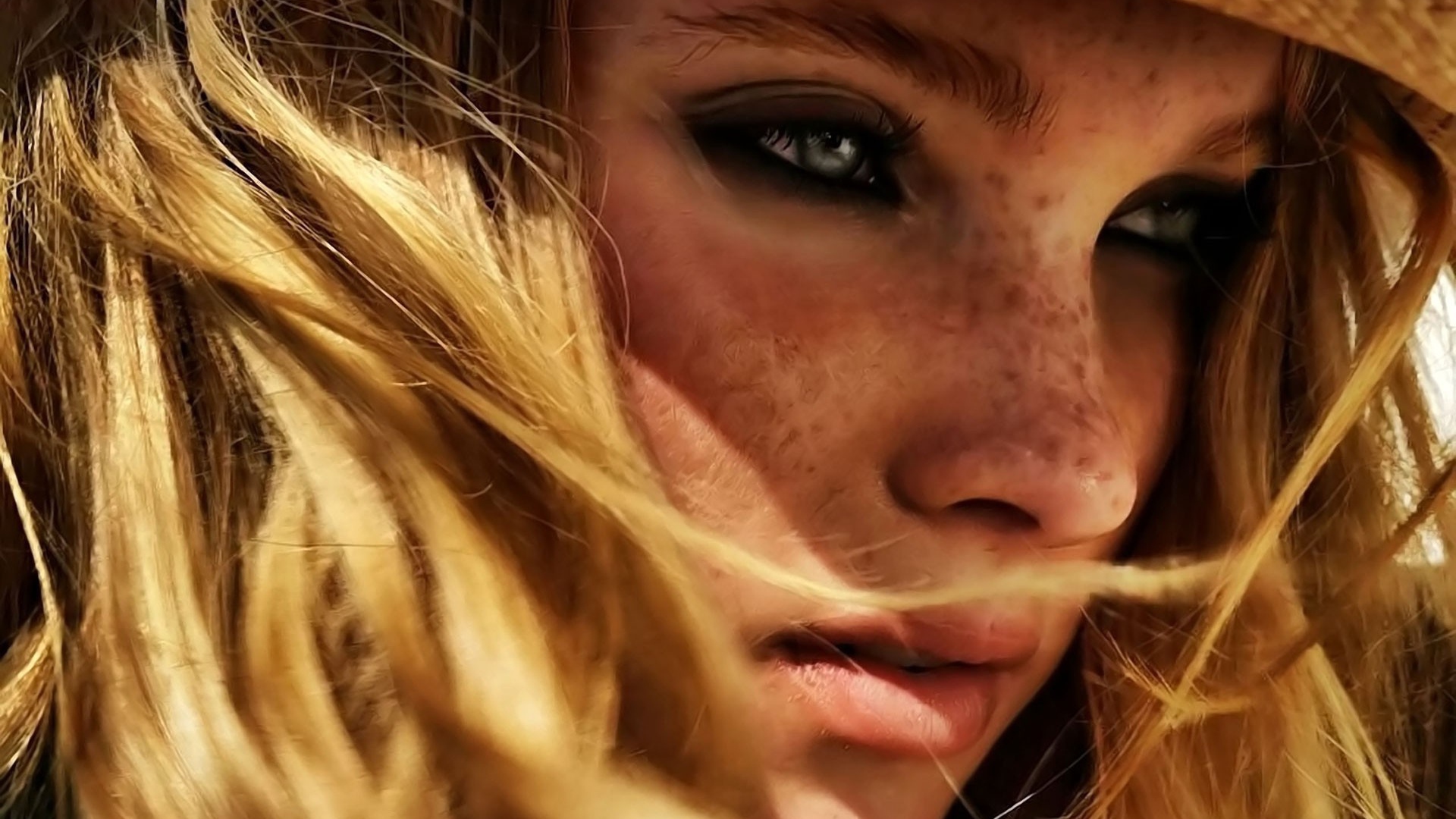 Веснушки у девушки в соломенной шляпе