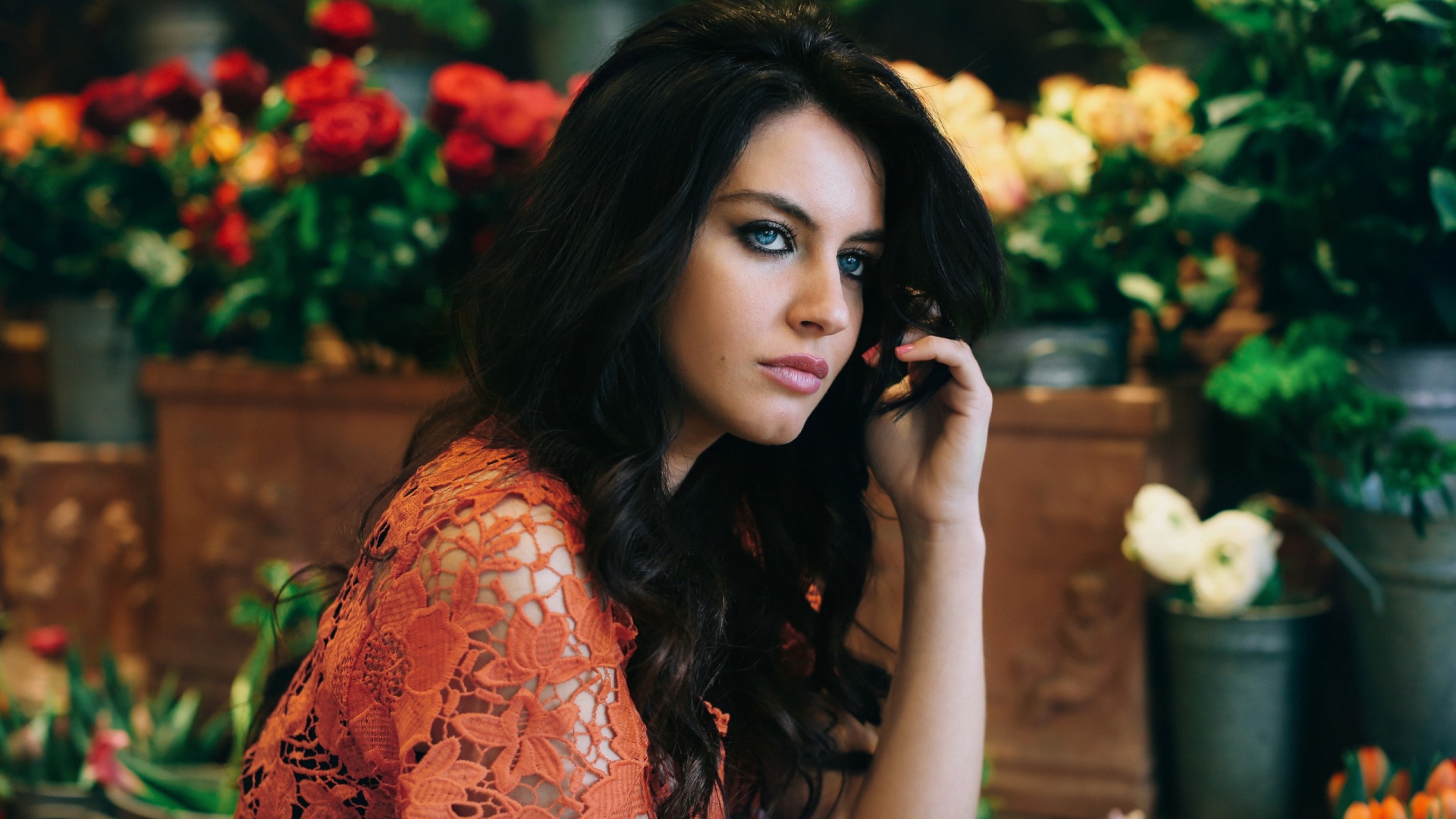 Красивая девушка Aurela Skandaj