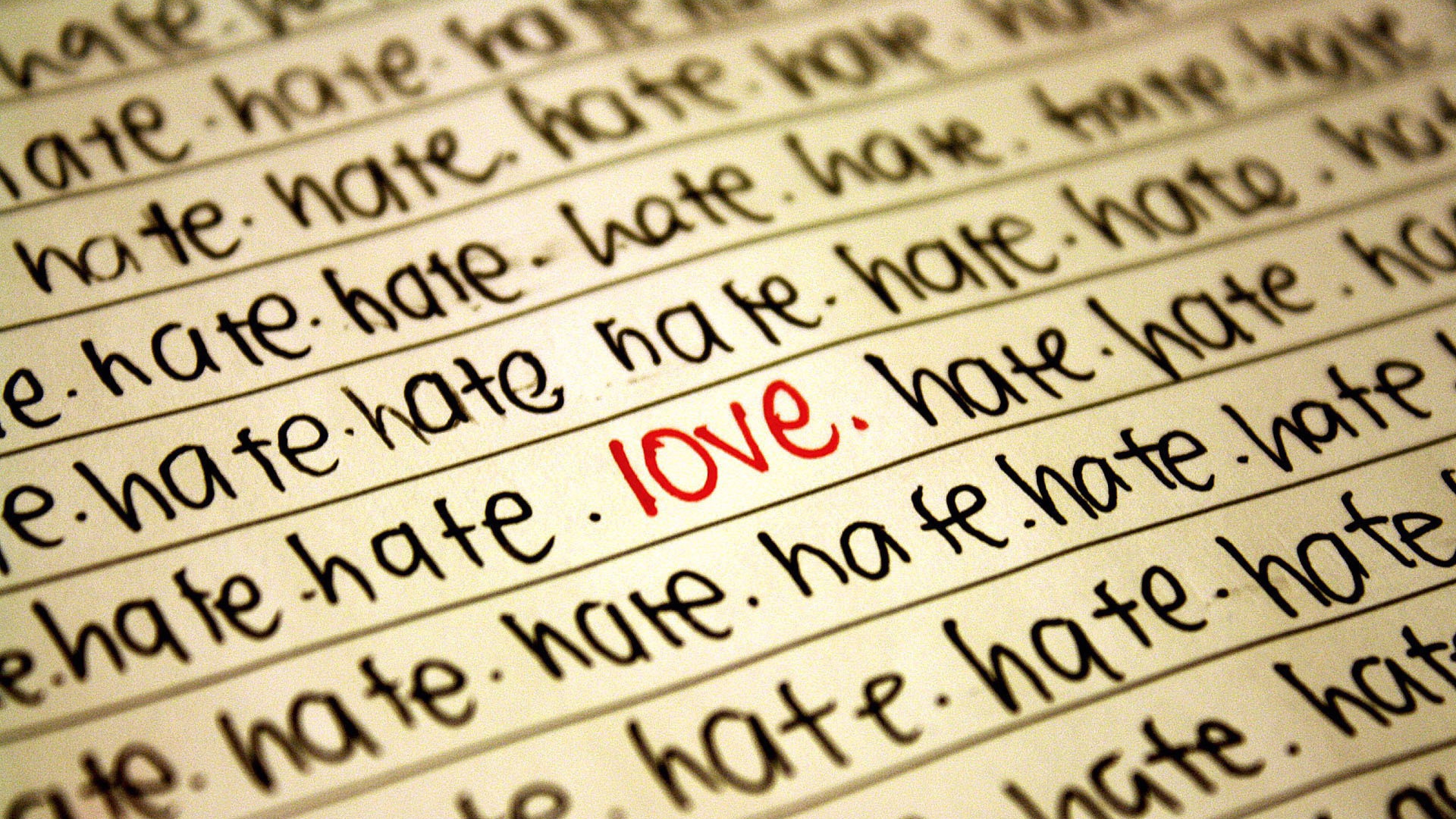Надпись любовь между словами ненависти