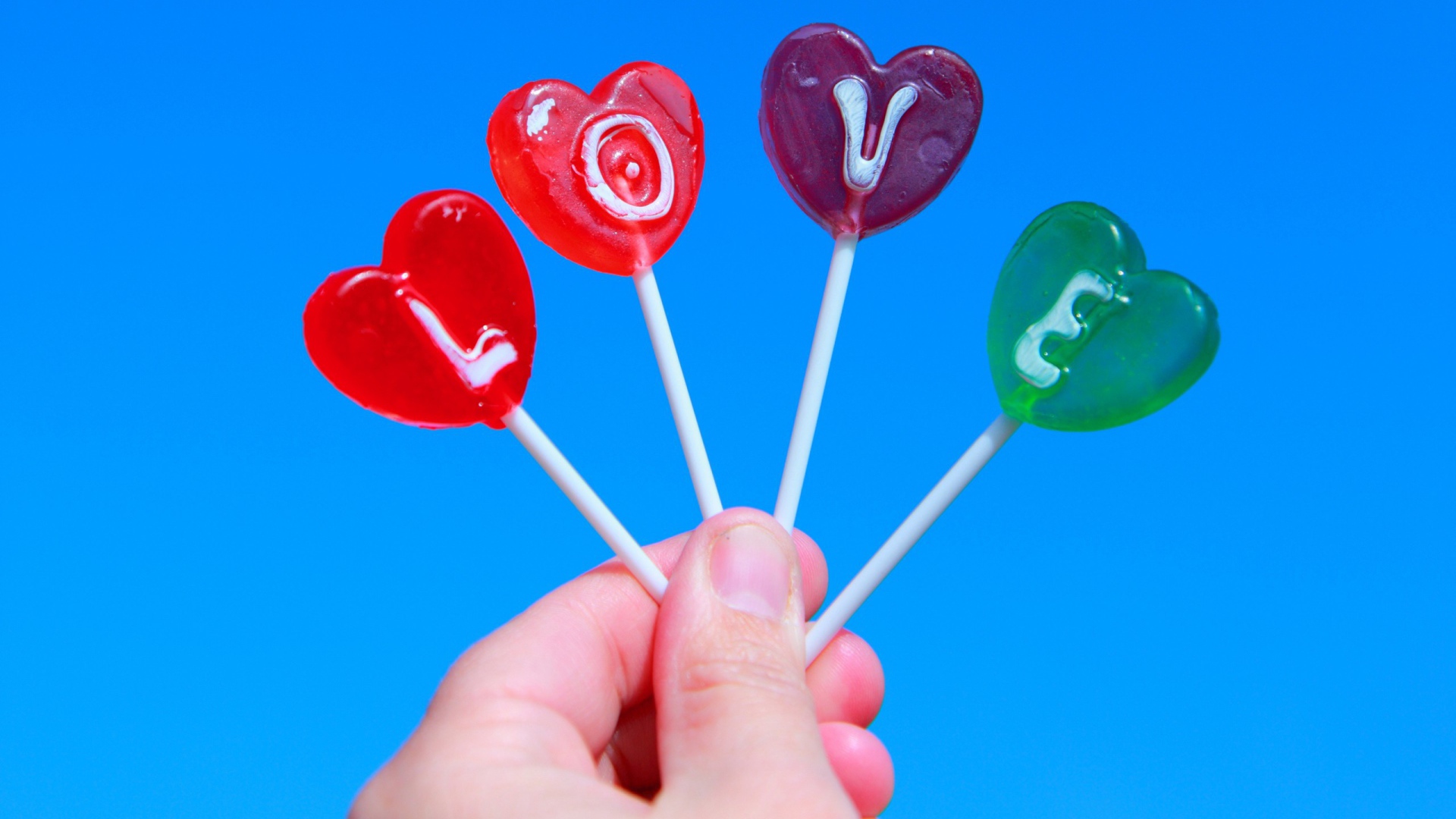 Леденцы со словом любовь