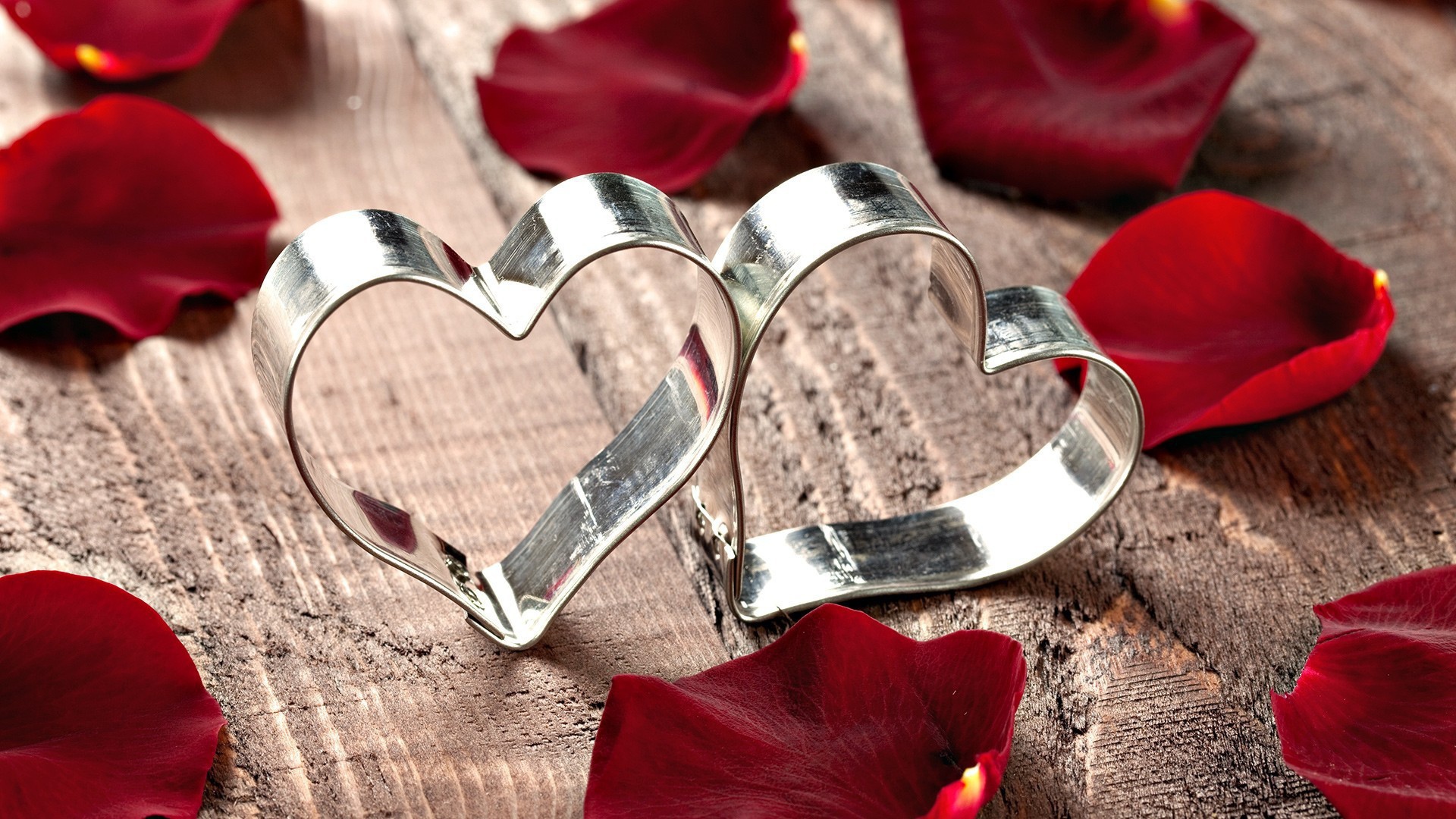 Две формочки для печенья в форме сердца