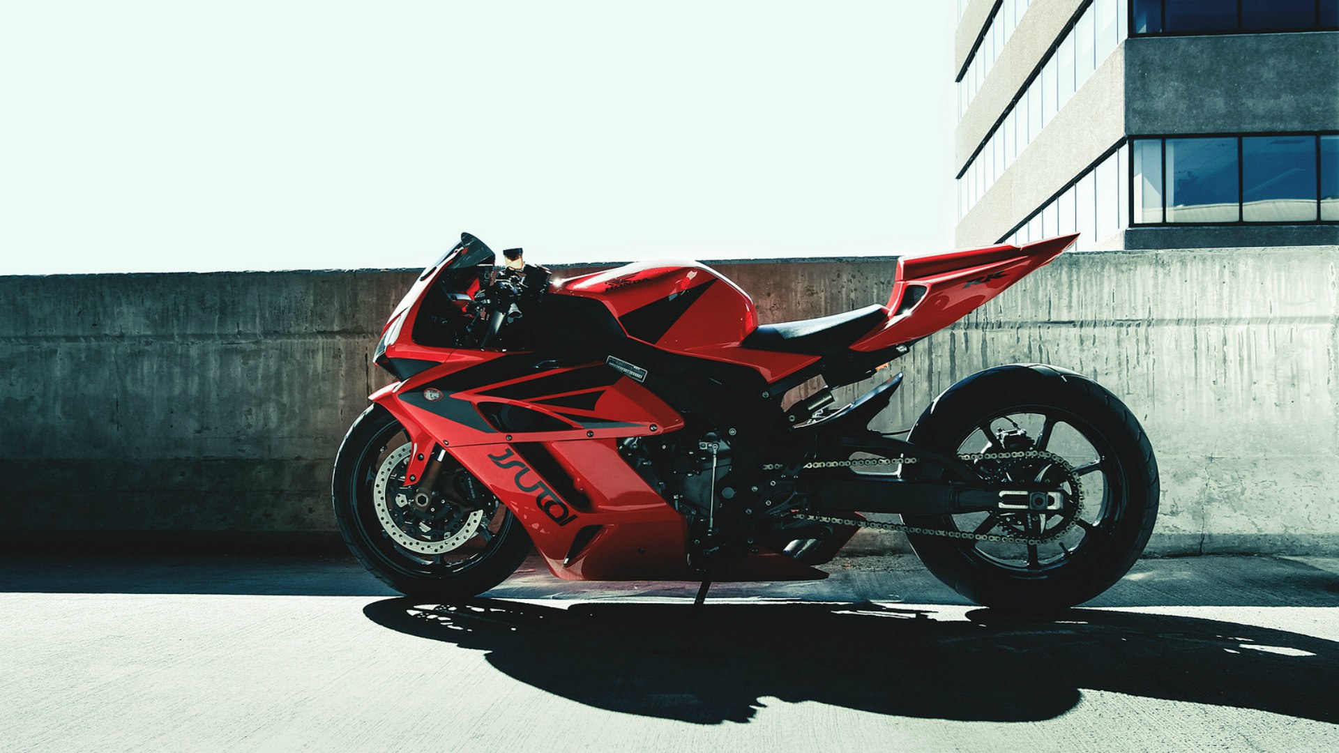 Красный мотоцикл Honda RR