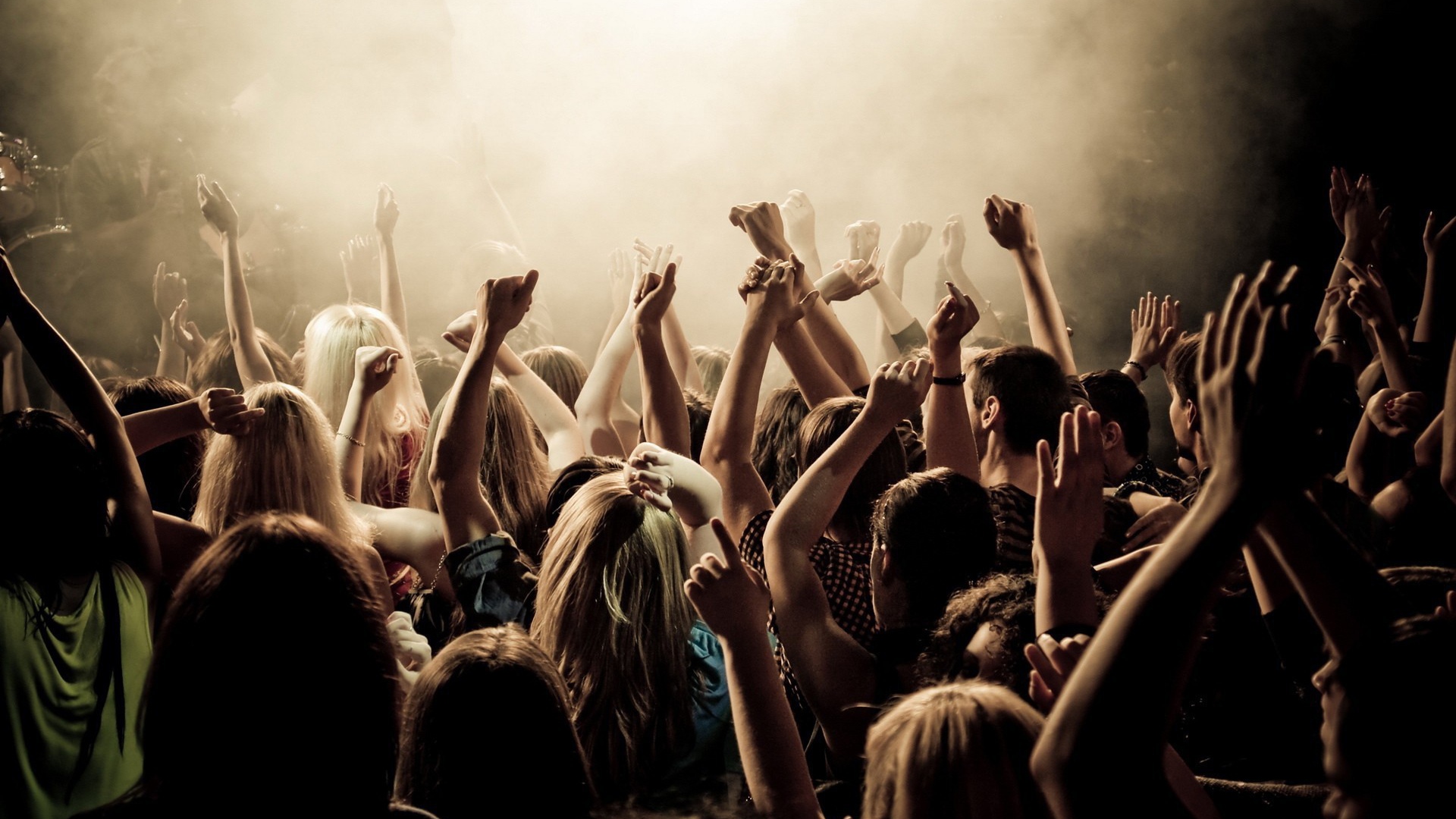 Танцы на дискотеке