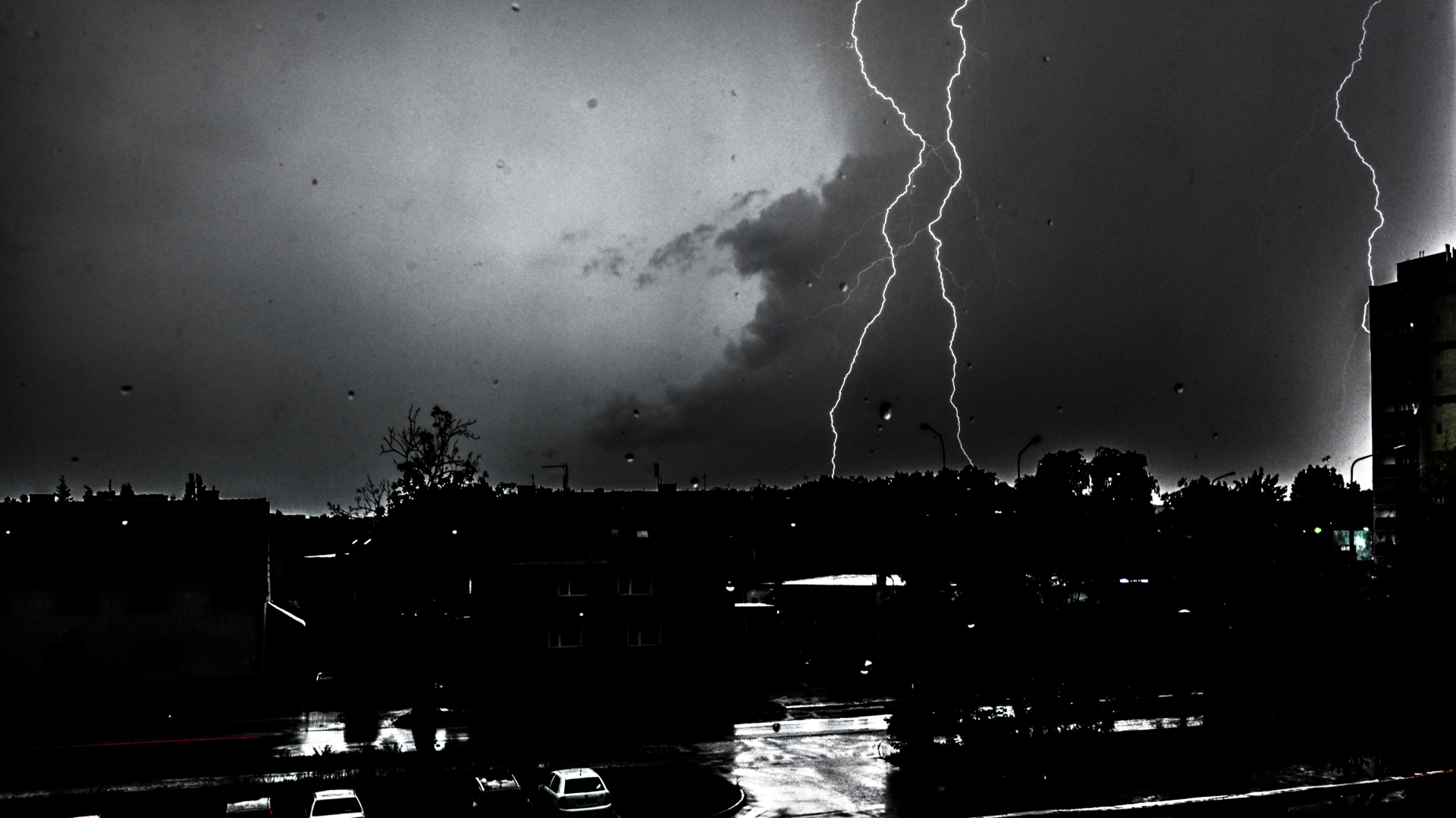 Черно белое фото грозы