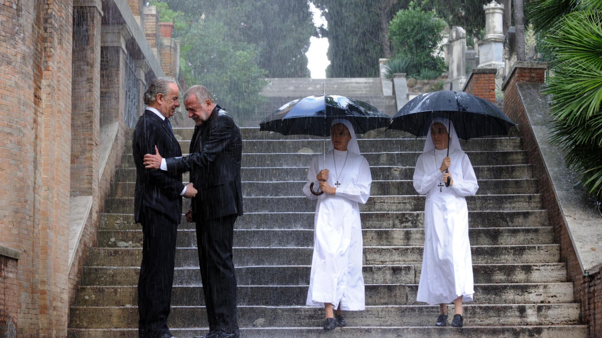Монахи под дождем
